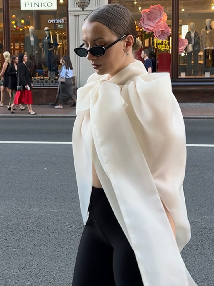Women'S Fashion Trends Spring 2026 - Modische Damen-Top Ärmellos mit Schleife Hochkragen