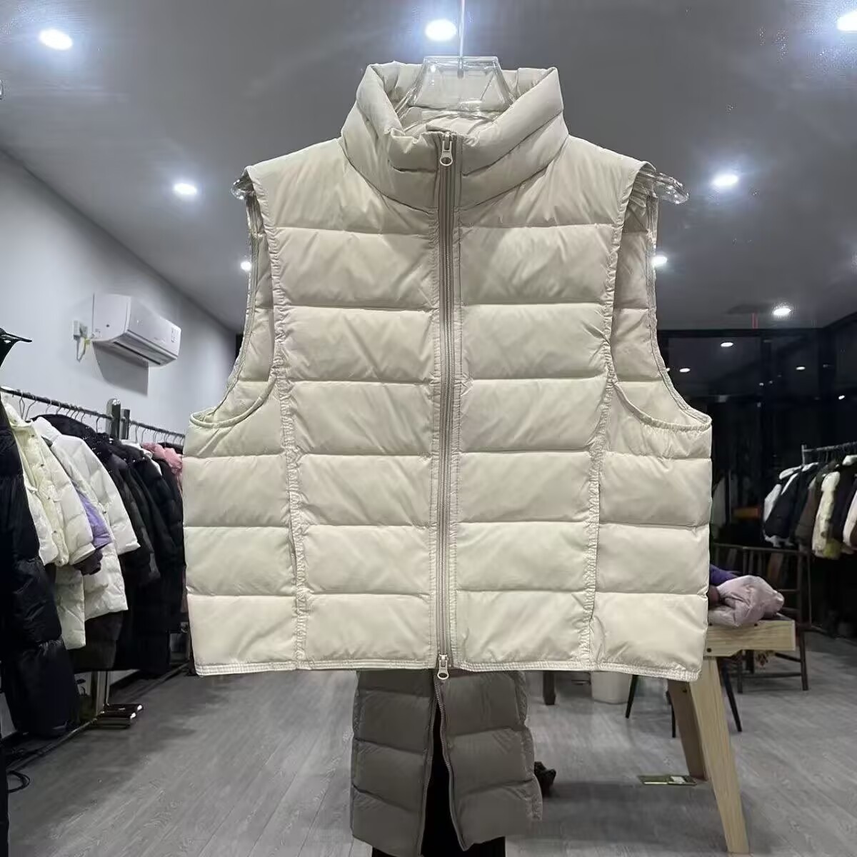 Puffer Vest Fashion Women - 2026 Herbst/Winter Neuer Stil Knochenmuster Stehkragen