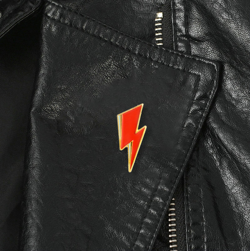 Aladdin Blitz Emaille Pin Bowi – Women Fashion Icon Bewertung und Preis
