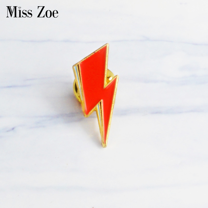 Aladdin Lightning Emaille Pin  – Women Fashion Icon Bewertung und Preis