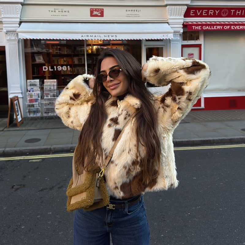 Schicker Street-Style Kuhfell- – Women Fashion Icon Bewertung und Preis