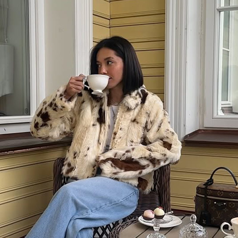 Schicker Street-Style Kuhfell- – Women Fashion Icon Bewertung und Preis