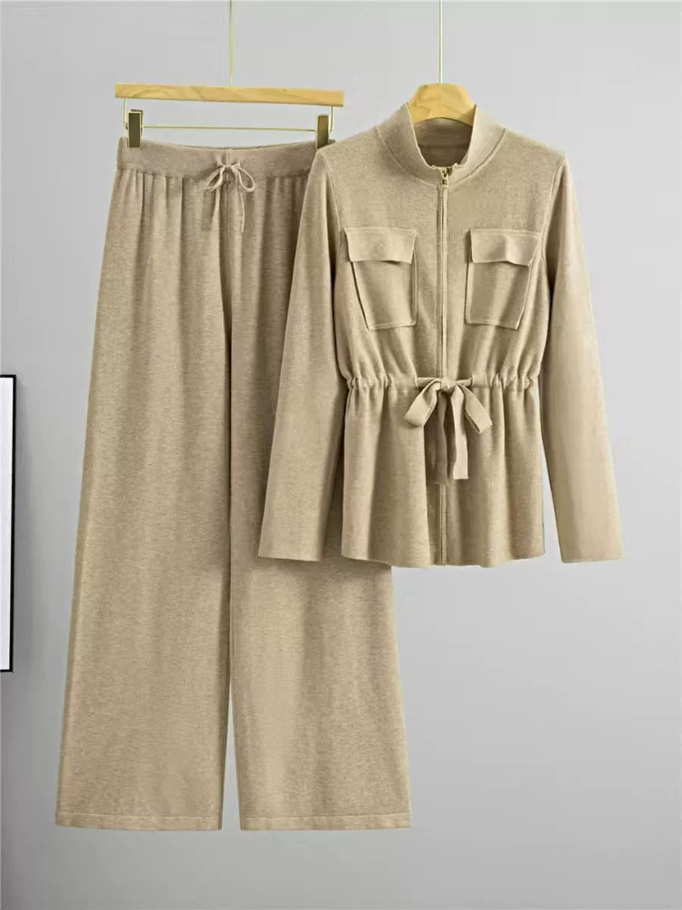 Gestricktes Kleid mit weichem  – Women'S Fashion Trends Spring 2026 Bewertung und Preis